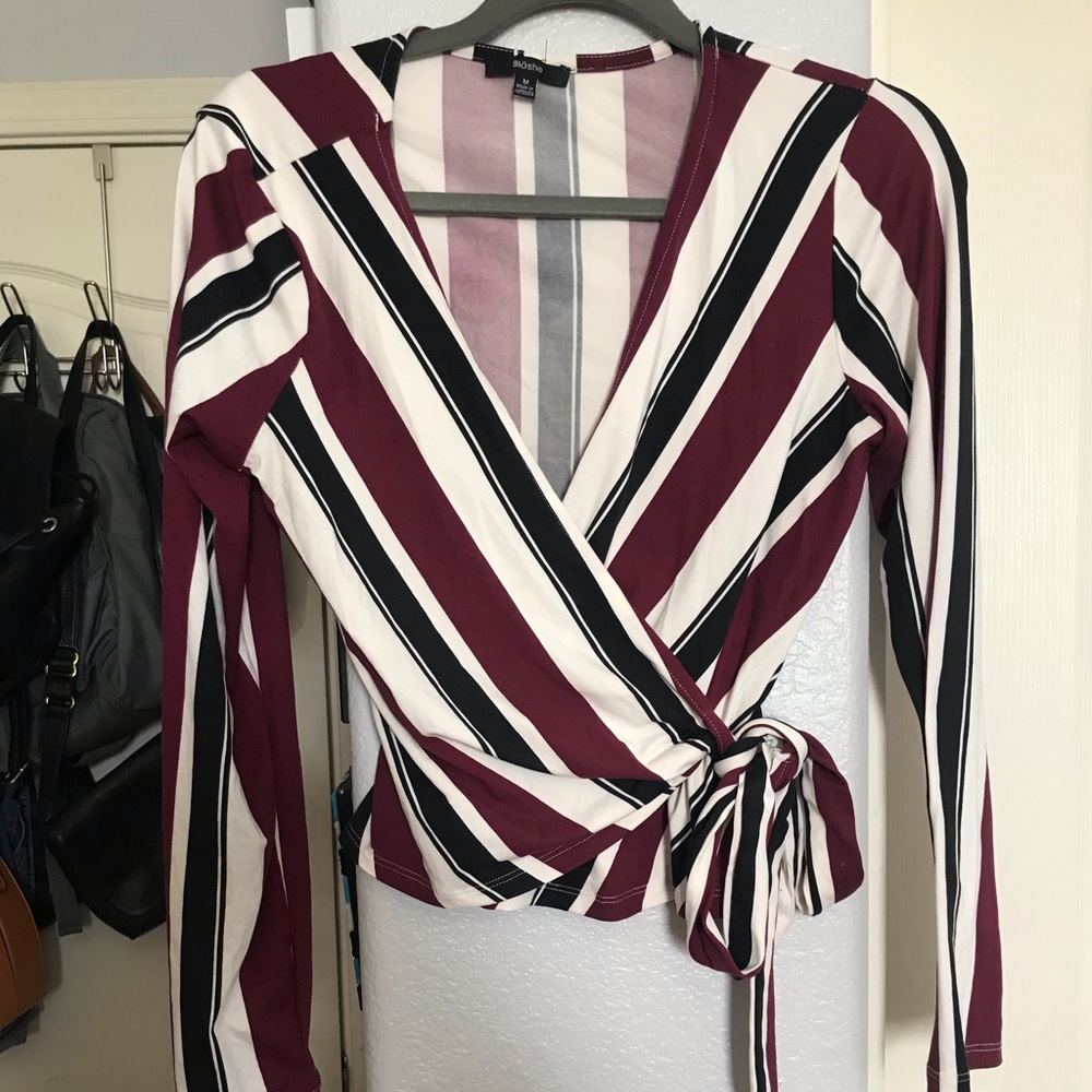 🔥2 for $10 Stripped wrap blouse flattering
